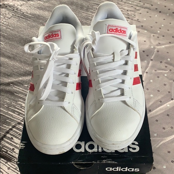 Adidas Women’s Sneakers 7.5 - Picture 5 of 6